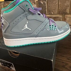 Jordan Kids Sneakers in Gray and Teal